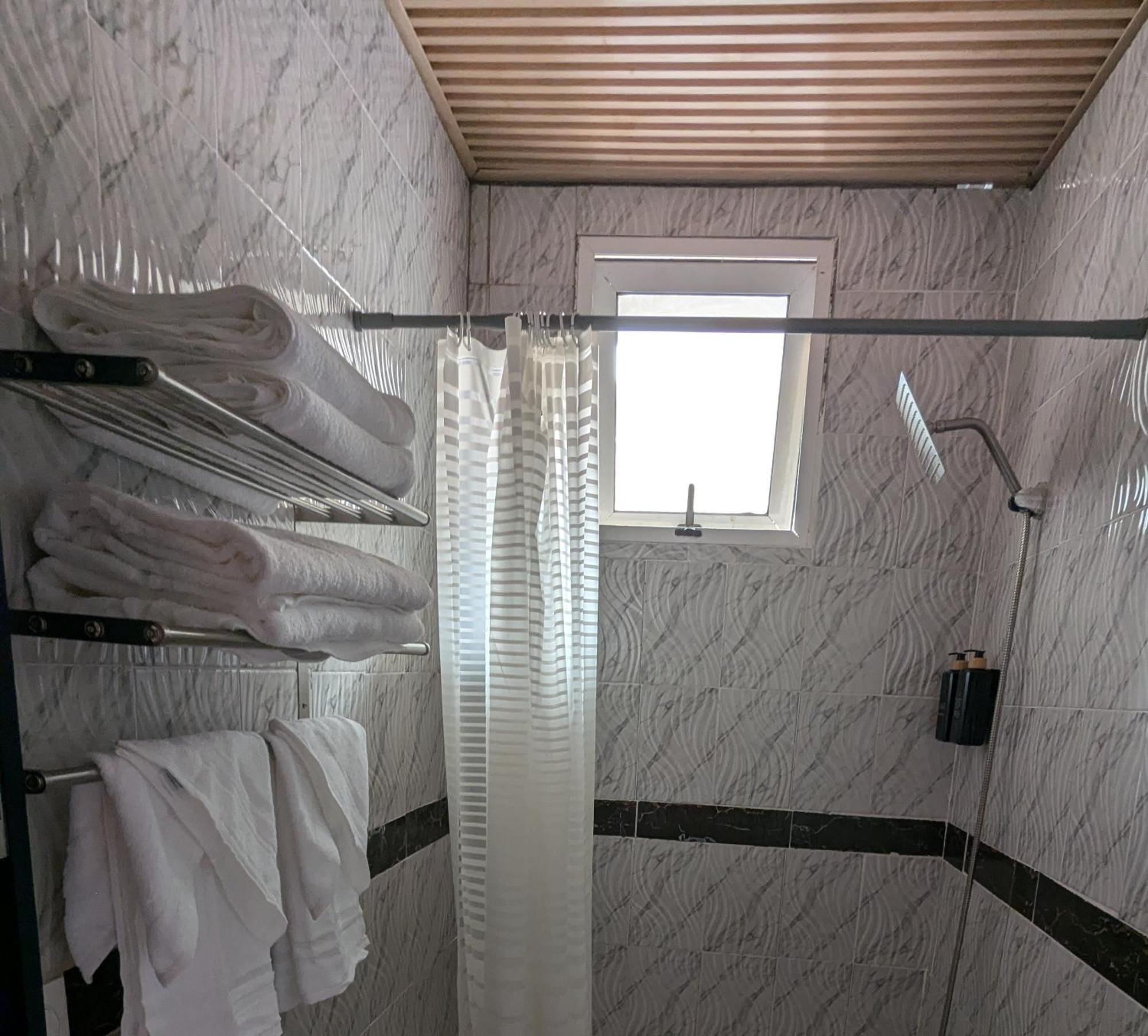 Les Francois Suites Kinshasa Extérieur photo